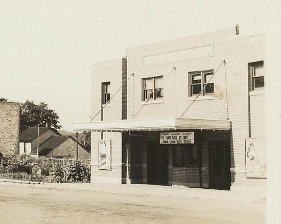 Pentwater Theatre - 1939 Photo From Paul Petoskey